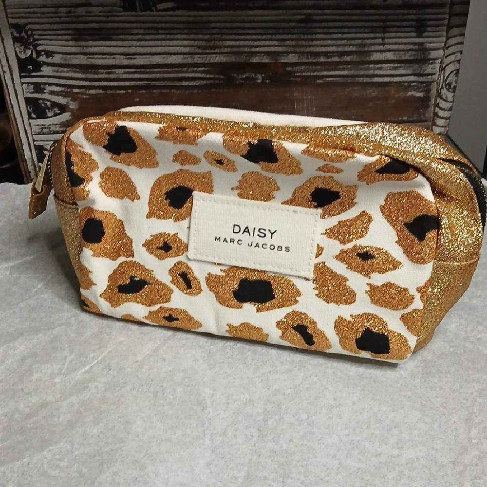 Marc Jacobs DAISY Essentials Glitter And Cheetah Print Zip Pouch